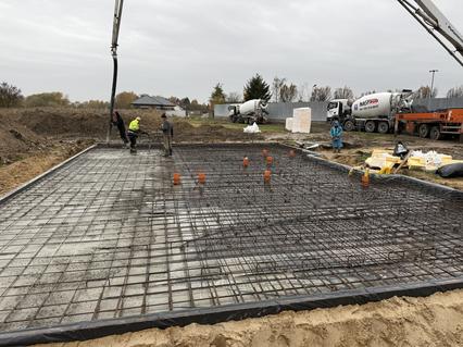 Wylewanie betonu pompą na fundament w Konstantynowie Łódzkim