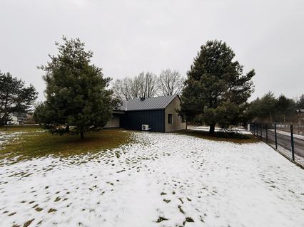 Dom szkieletowy w Ostrowie Mazowieckiej - widok z ogrodu